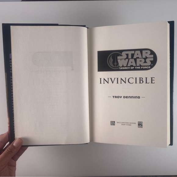 2/$50 - Star Wars - Legacy of the Force - Invincible by Troy Denning - Picture 8 of 14